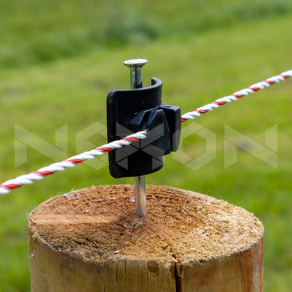 Izolator cu cui pentru fir gard electric NEXON Smart 100 bucăți